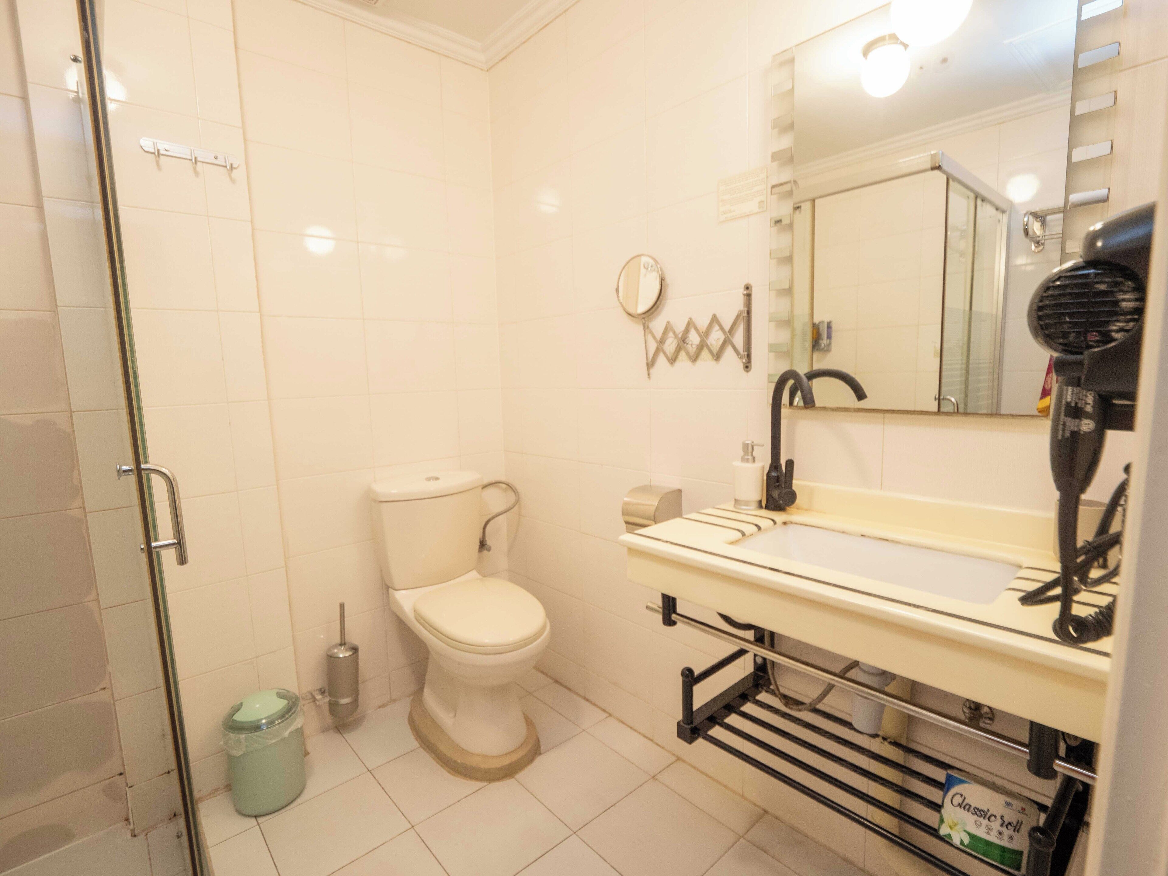premium quadruple room, 2 queen beds | bathroom | free toiletries, hair dryer, bathrobes, towels