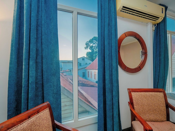 Comfort Triple Room, Multiple Beds | City view