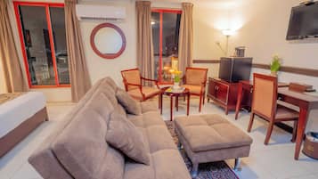 Premium Room, 1 King Bed, City View | In-room safe, desk, laptop workspace, blackout curtains