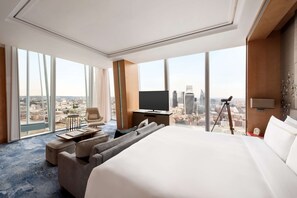Suite (Southwark) | Frette Italian sheets, premium bedding, down duvets, pillow-top beds - Shangri-La The Shard, London (London)