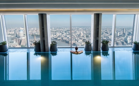 Una piscina techada