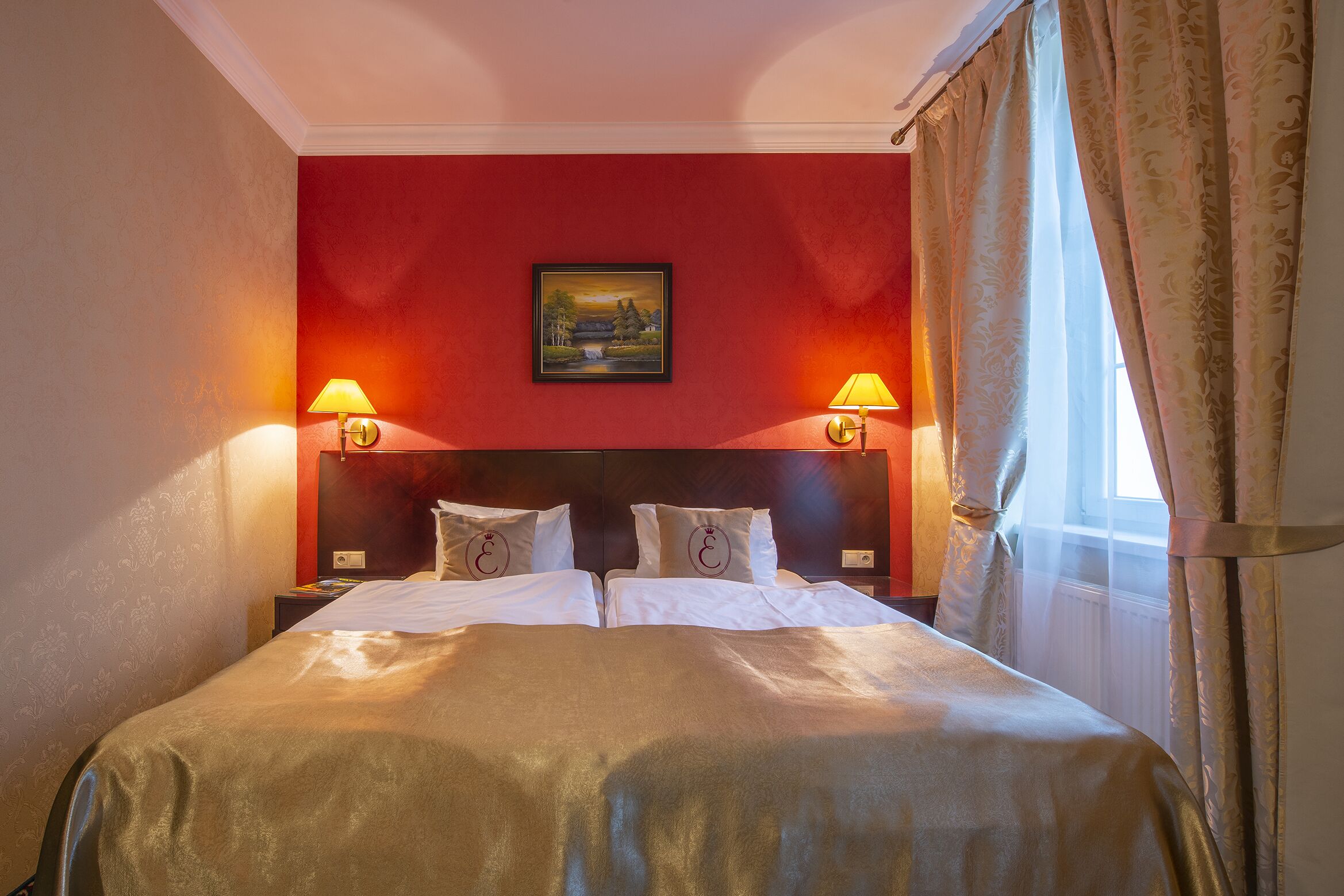 standard double room | minibar, in-room safe, desk, blackout curtains