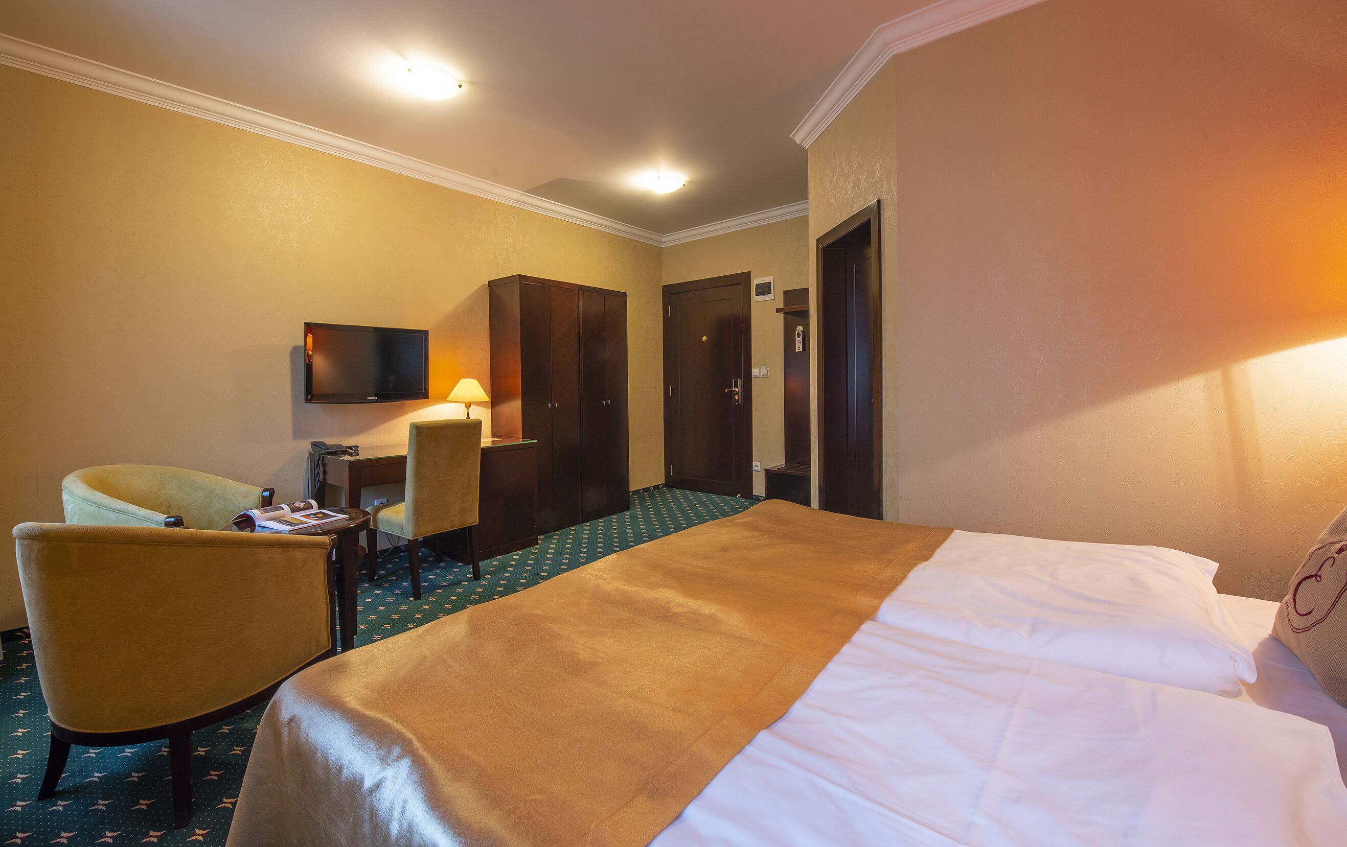 standard double room | minibar, in-room safe, desk, blackout curtains