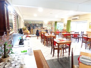 Breakfast (ZAR 120 per person)