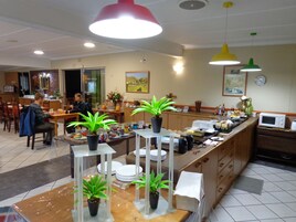 Breakfast (ZAR 120 per person)