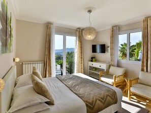 Deluxe Double Room, Private Bathroom, Sea View (1) | 1 bedroom