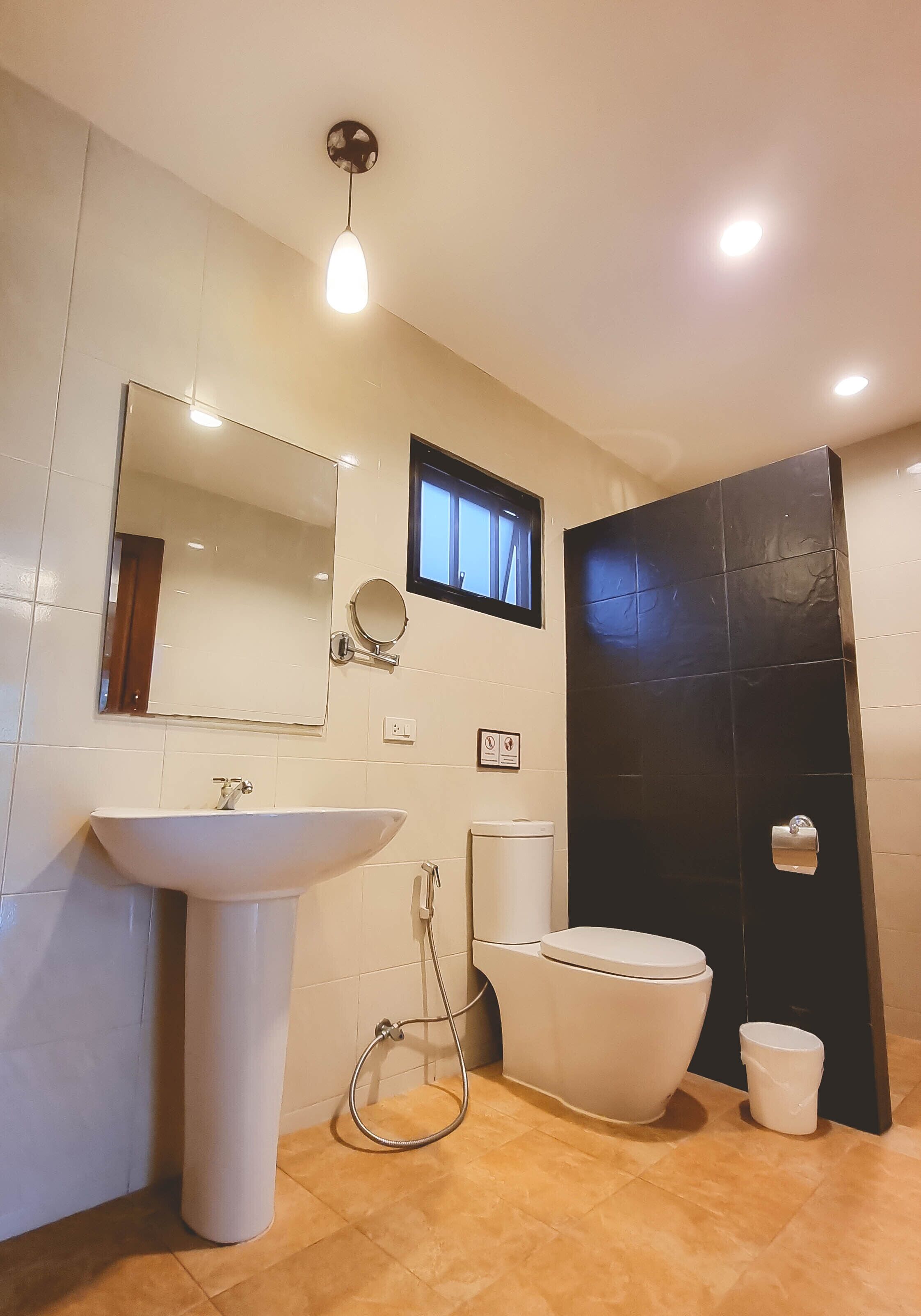 superior room, sea view | bathroom | shower, free toiletries, hair dryer, towels
