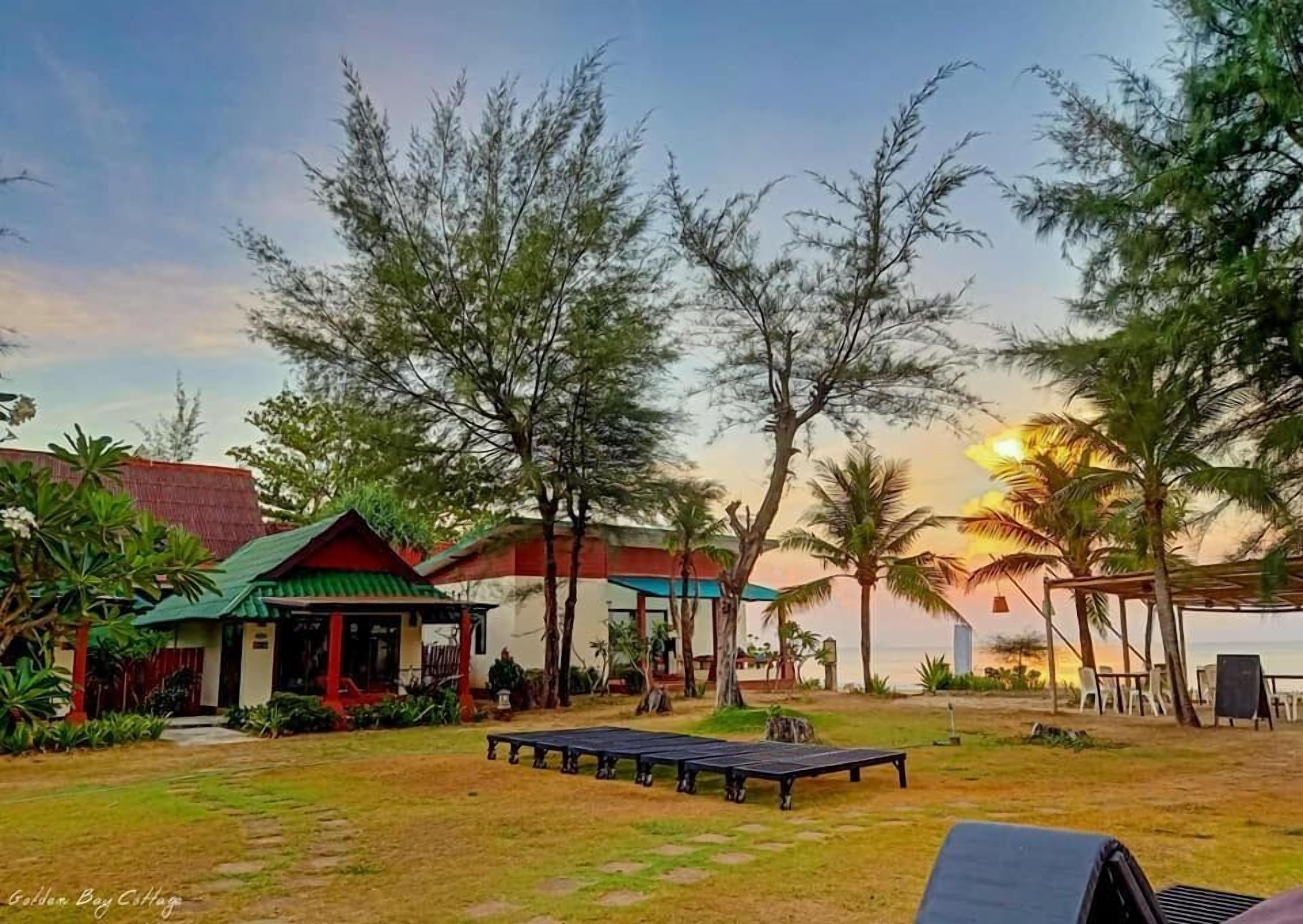 family room, beachfront | in-room safe, free wifi