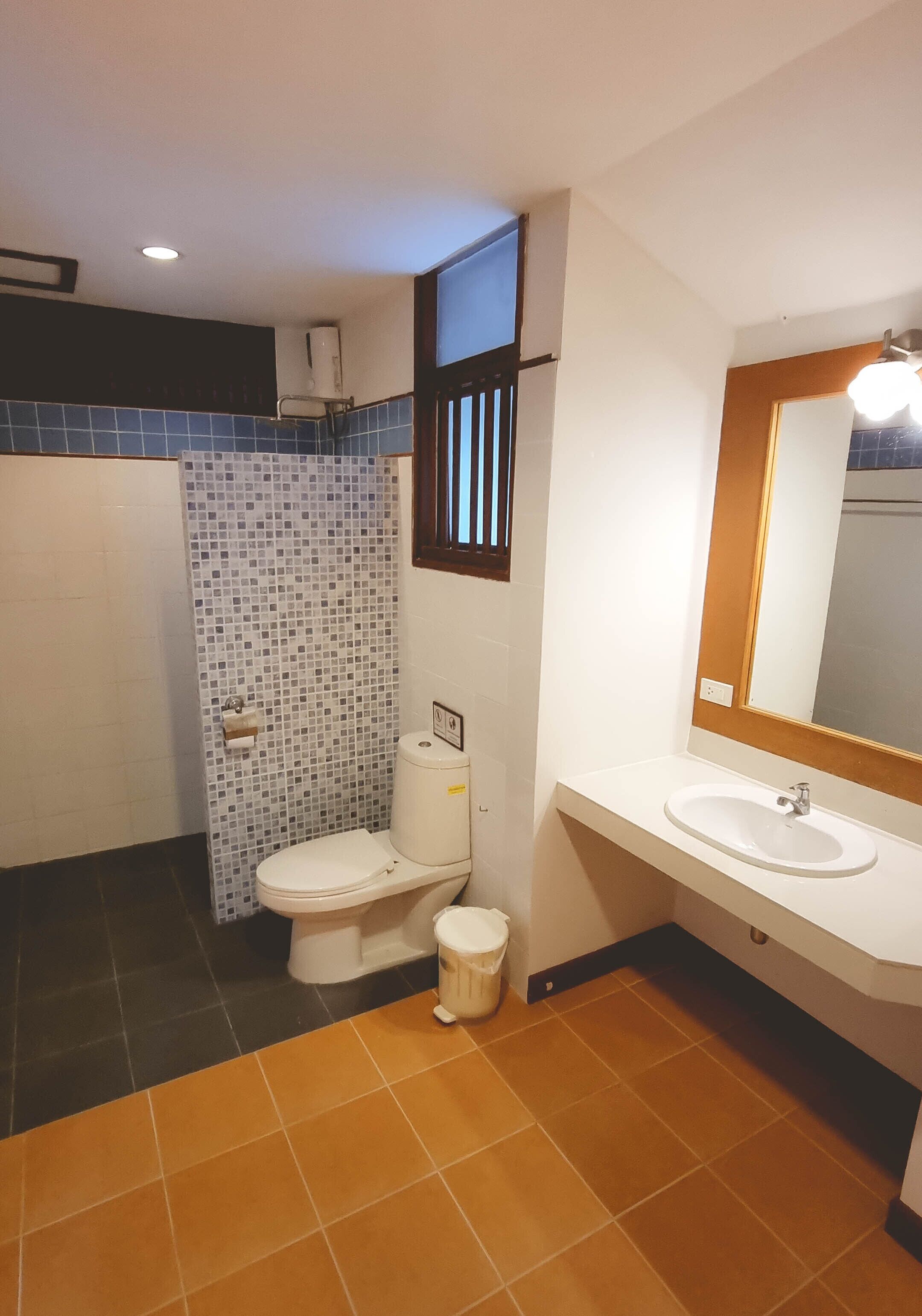 deluxe room, pool view | bathroom | shower, free toiletries, hair dryer, towels