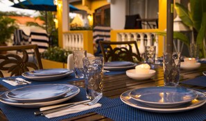 Outdoor dining - Treasure By The Sea (Kralendijk)