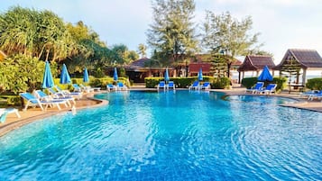 Outdoor pool, pool loungers