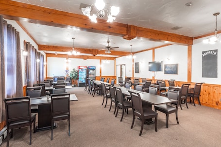 Dining. Englehart Inn