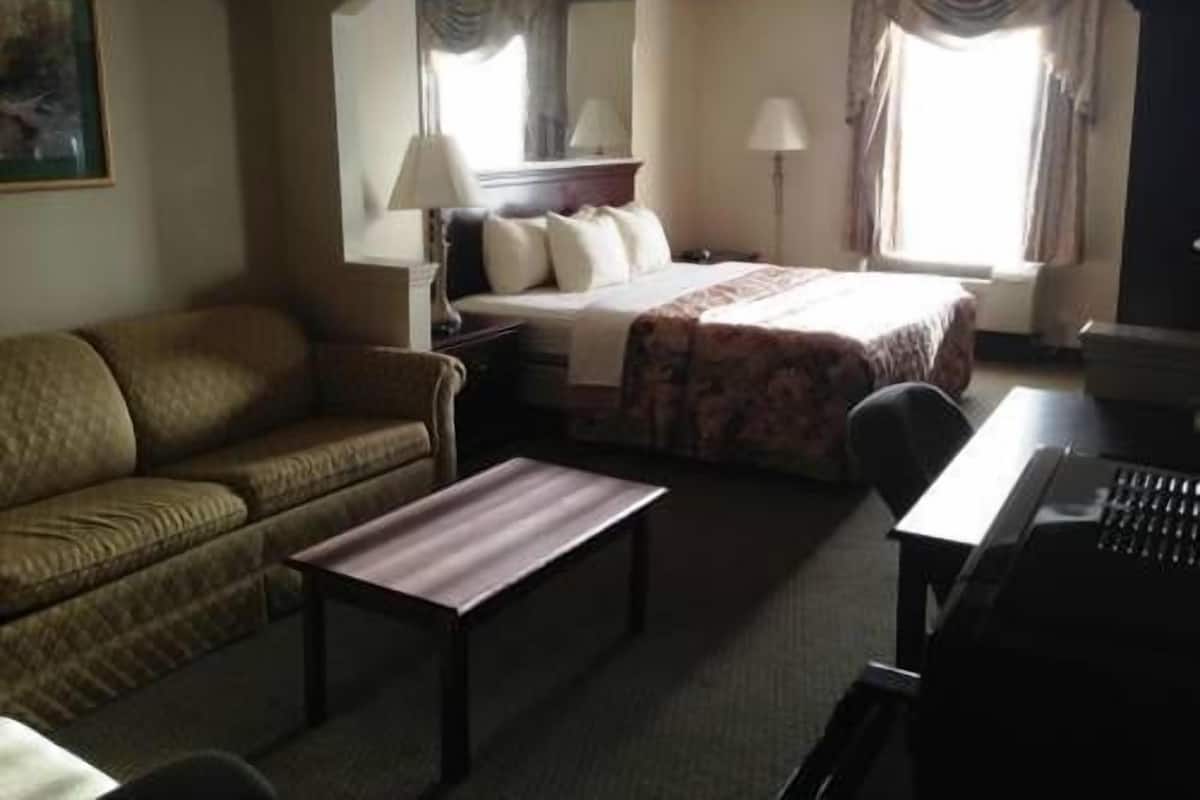 Suite | Living area | TV