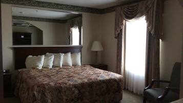 Executive Suite | Iron/ironing board, free WiFi