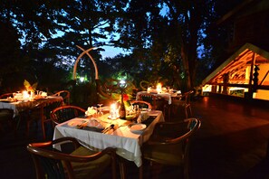 Breakfast, lunch, dinner served; international cuisine, pool views  - Forest Cottages (Kampala)