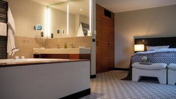 Suite | Minibar, in-room safe, desk, WiFi (free)