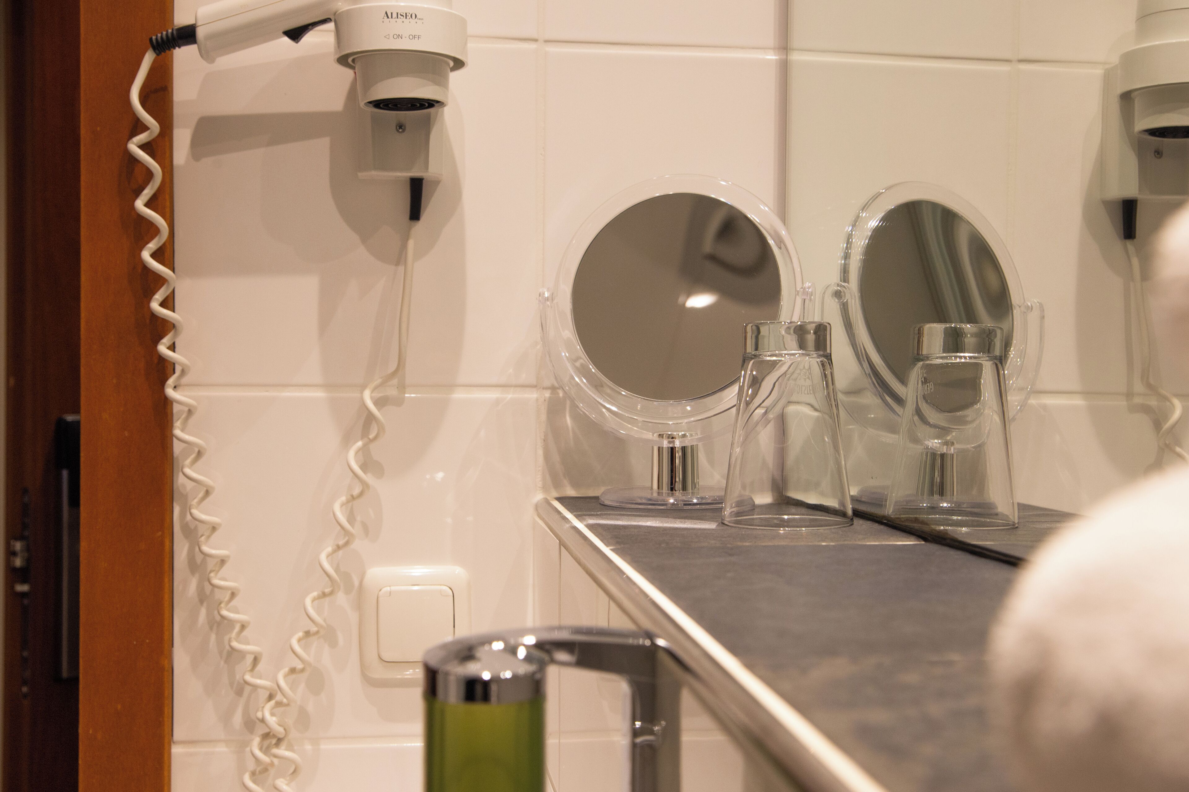 standard single room | bathroom | shower, free toiletries, hair dryer, towels