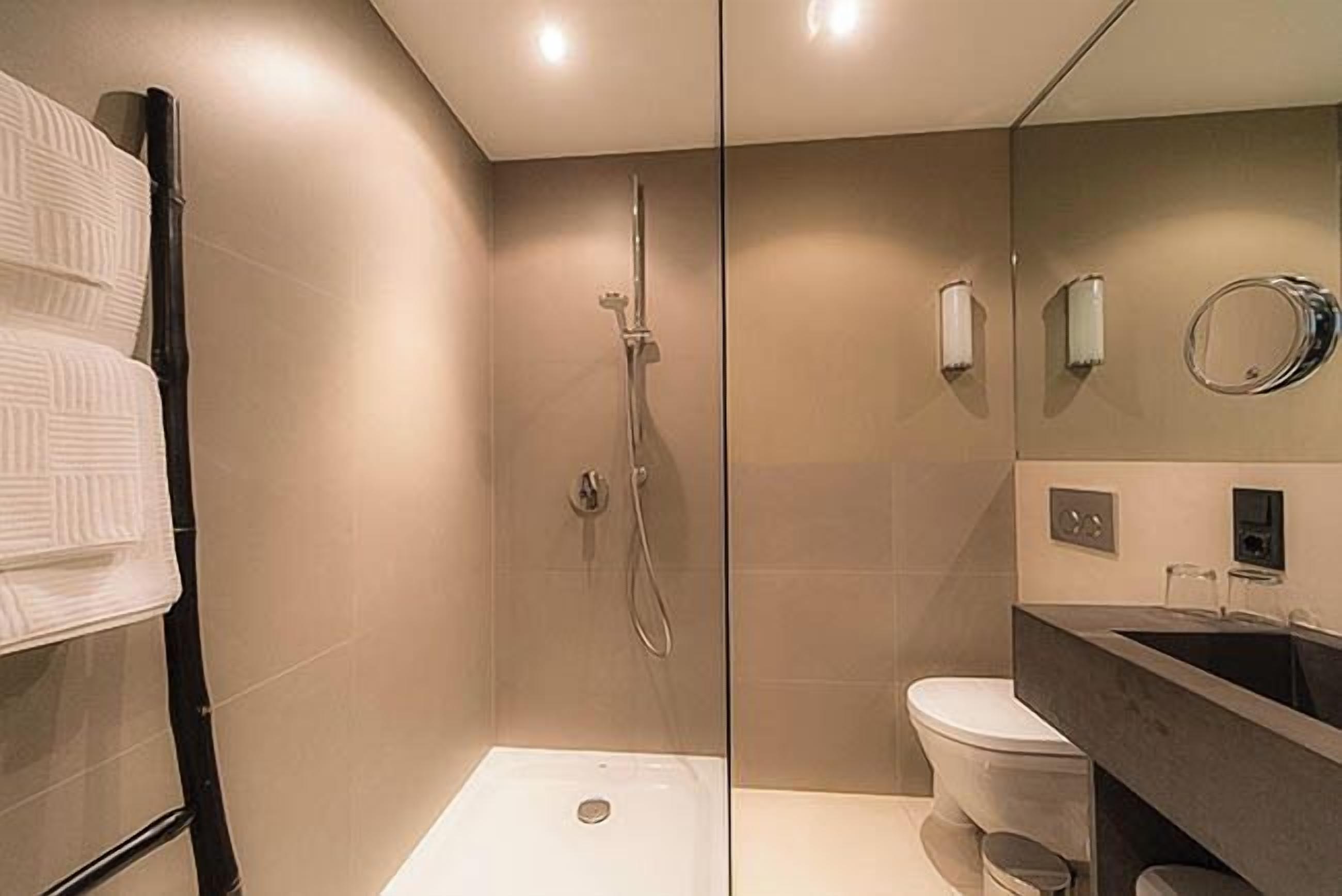 comfort room | bathroom | shower, free toiletries, hair dryer, towels