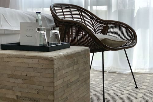 ミニバー、セーフティボックス (室内)、デスク、WiFi (無料)