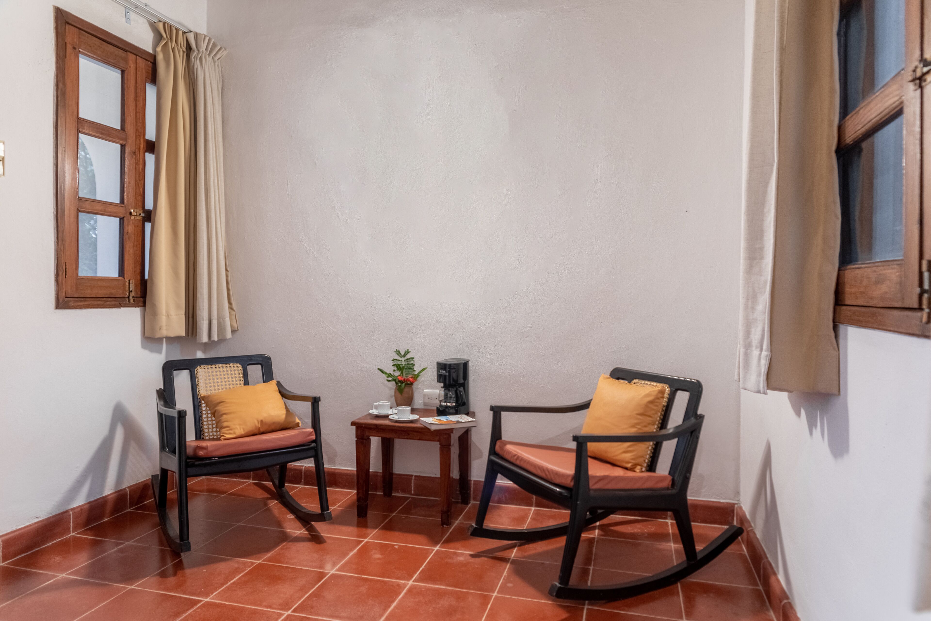 villa 2 double beds | living area