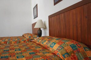 Standard Room, Air conditioning | Iron/ironing board, free WiFi - Hotel Fiesta Versalles (Monterrey)