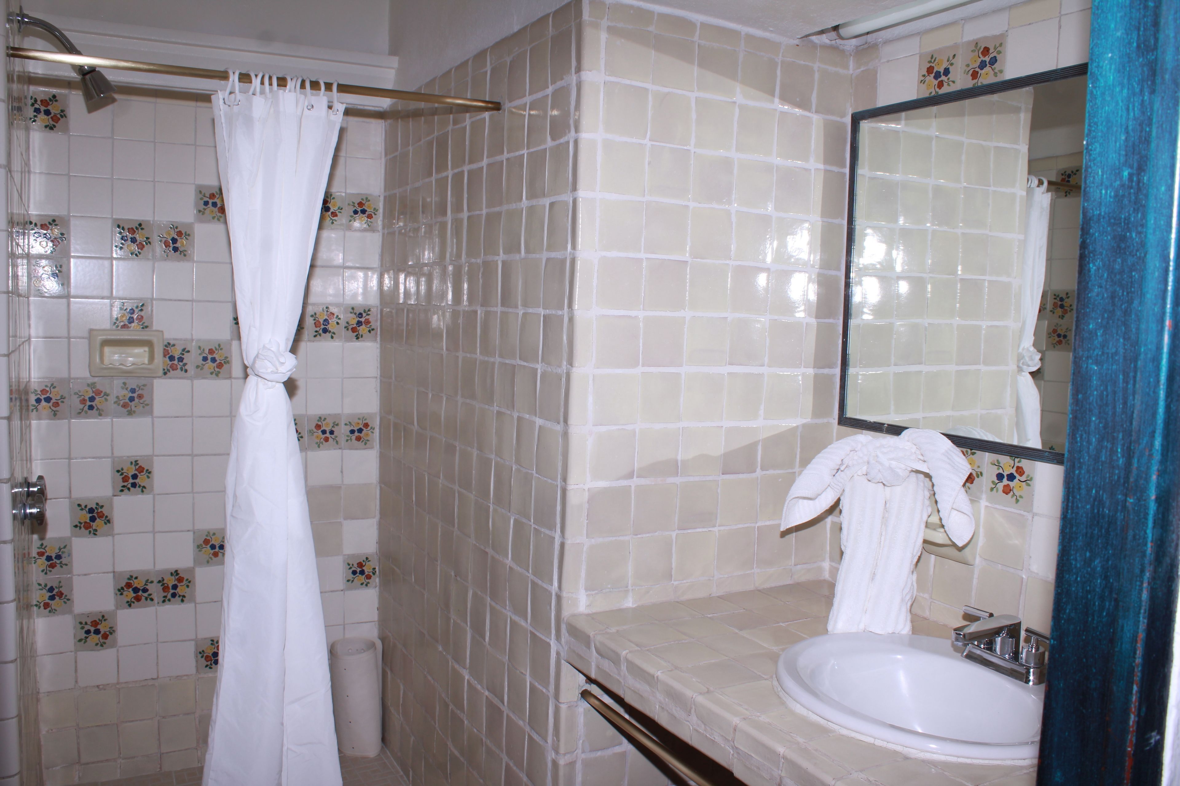 deluxe room | bathroom | hair dryer, towels