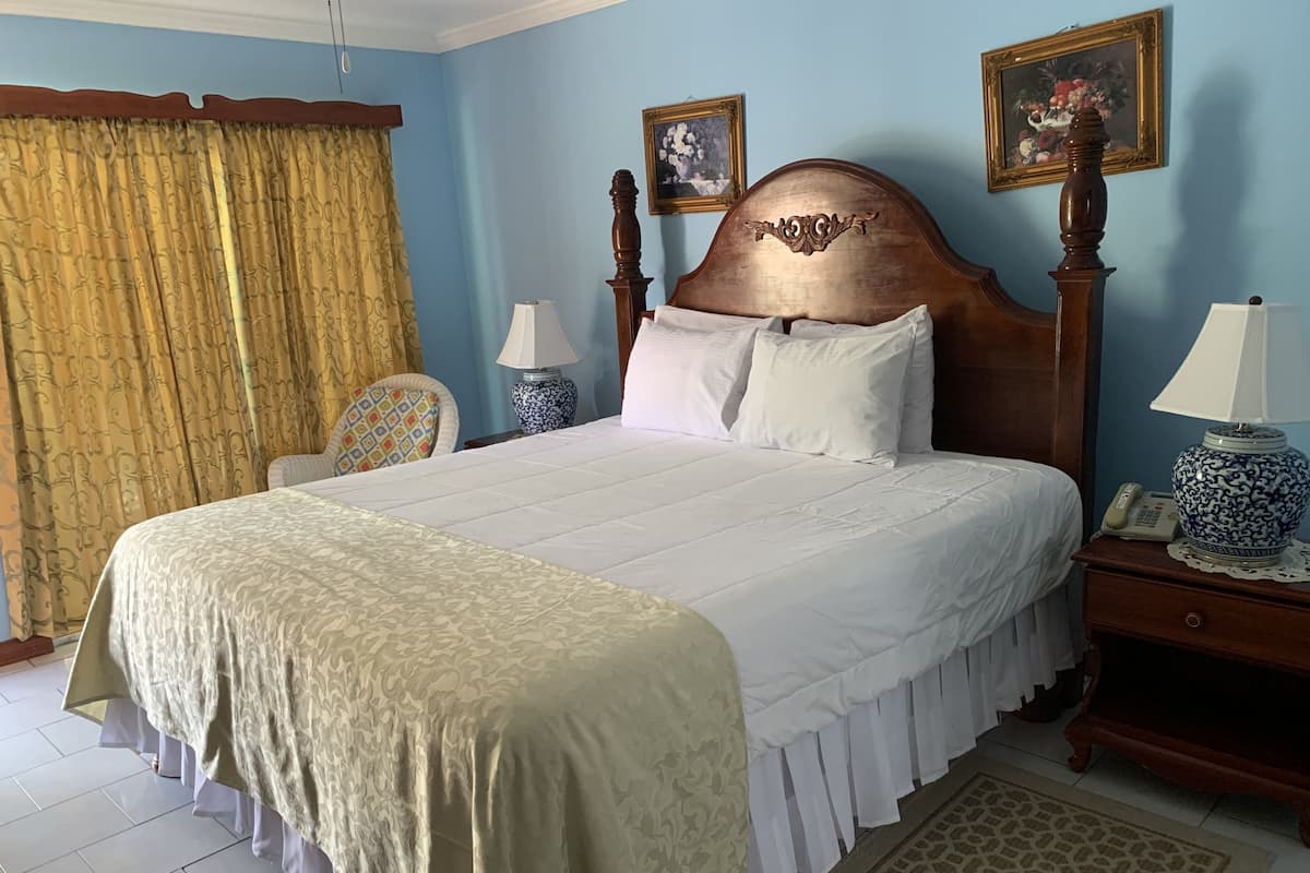 Superior Room, 1 Katil Ratu (Queen), Balcony, Pool View | 1 bilik tidur, cadar kapas Mesir, peralatan tempat tidur premium