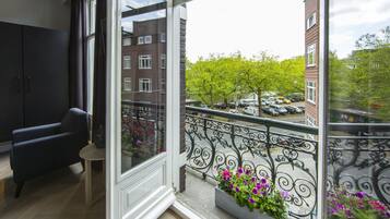 Deluxe tweepersoonskamer, 1 kingsize bed, balkon | Balkon