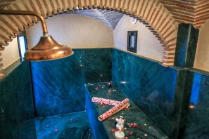 Indoor spa tub - Medina Loft & Spa (Marrakech)