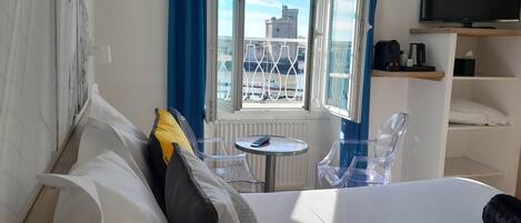 Chambre supérieure double, vue sur le port | Literie hypoallergénique, bureau