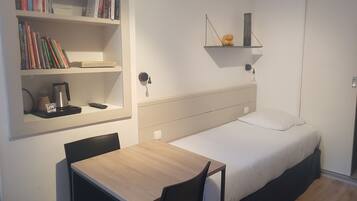 Chambre familiale cÎté cour | 2 chambres, literie hypoallergénique, décoration personnalisée