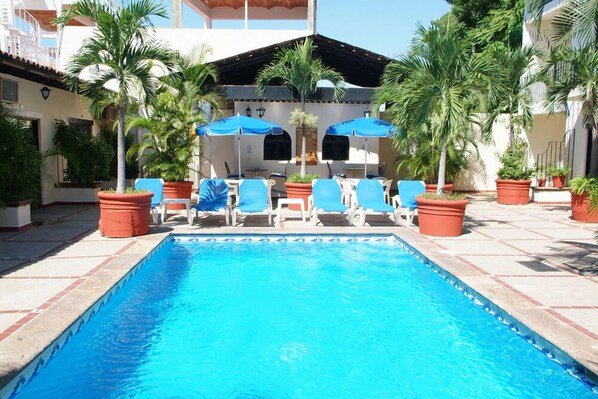 Outdoor pool - Vallarta Sun Suites and Hotel (Puerto Vallarta)