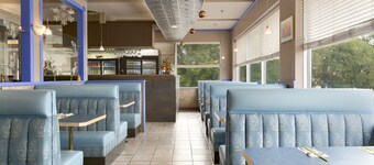 Colonial Square Inn & Suites