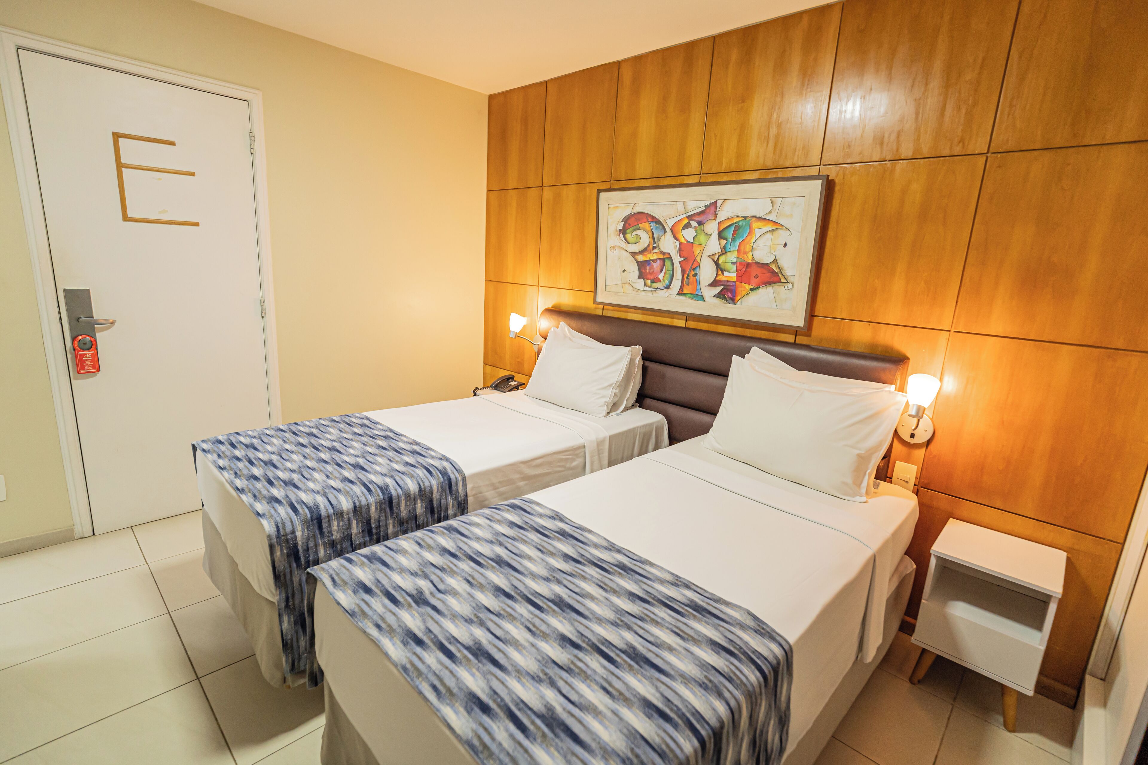 standard twin room, 2 single beds | 1 bedroom, minibar, in-room safe, desk