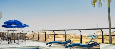 Outdoor pool, pool loungers