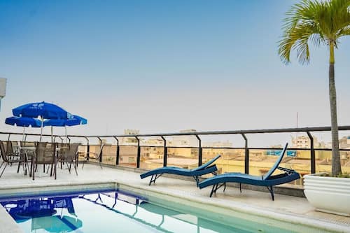 Outdoor pool, sun loungers