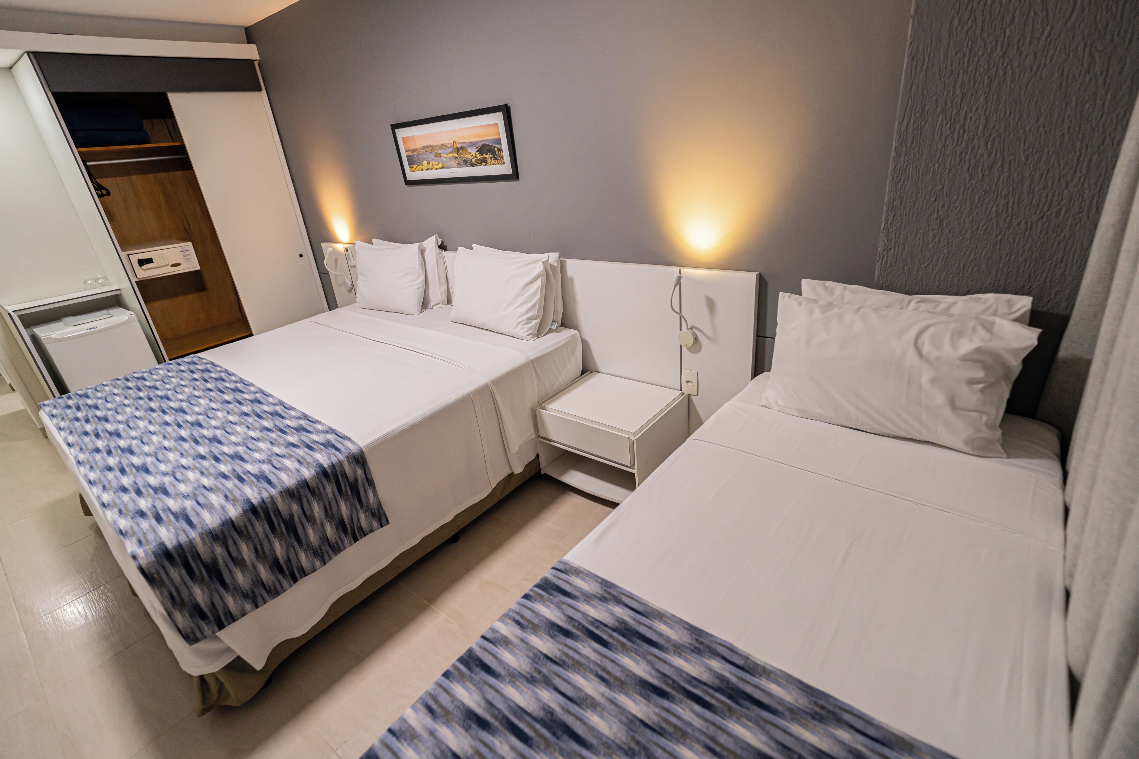 deluxe triple room | 1 bedroom, minibar, in-room safe, desk