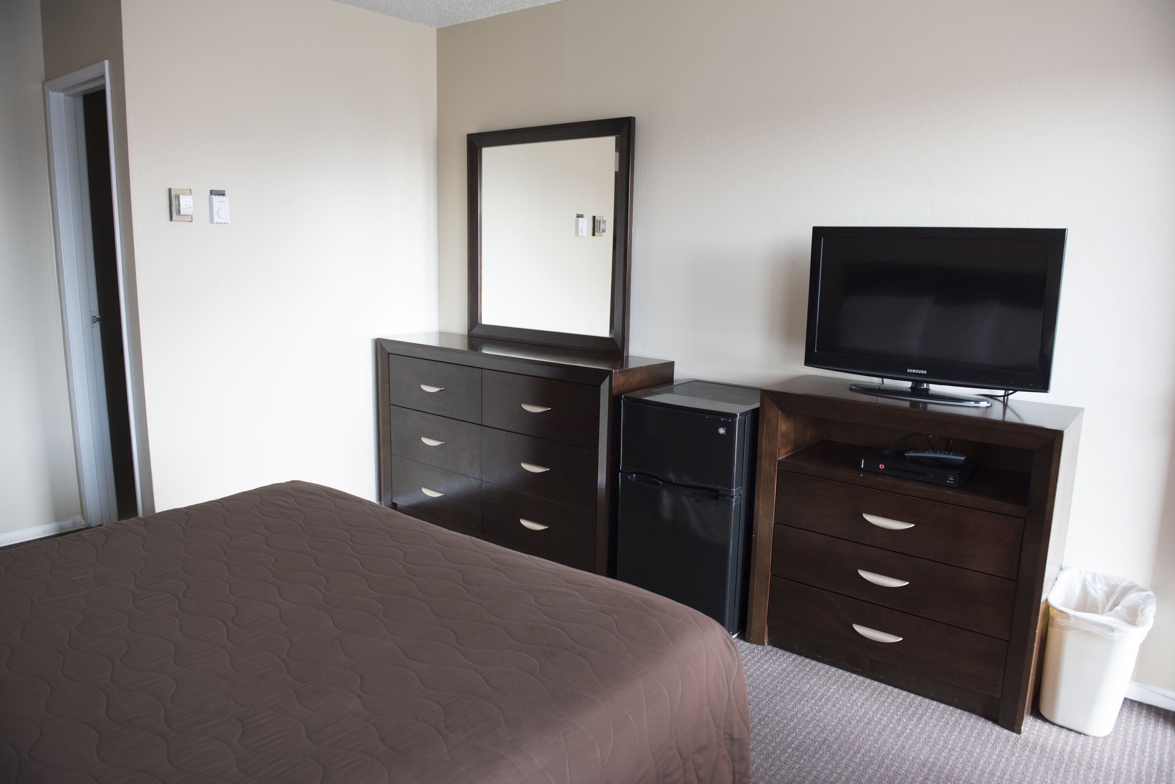 Rollaway beds, free WiFi, bed sheets