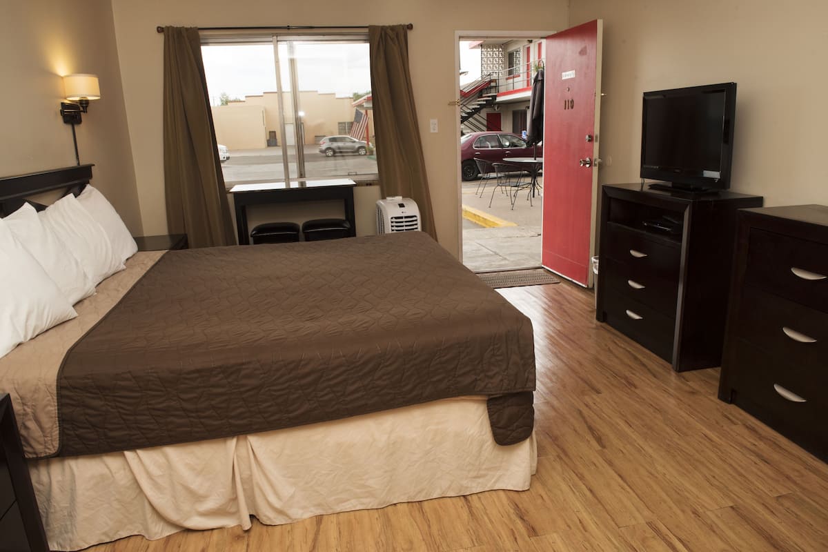 Classic Room | Rollaway beds, free WiFi, bed sheets