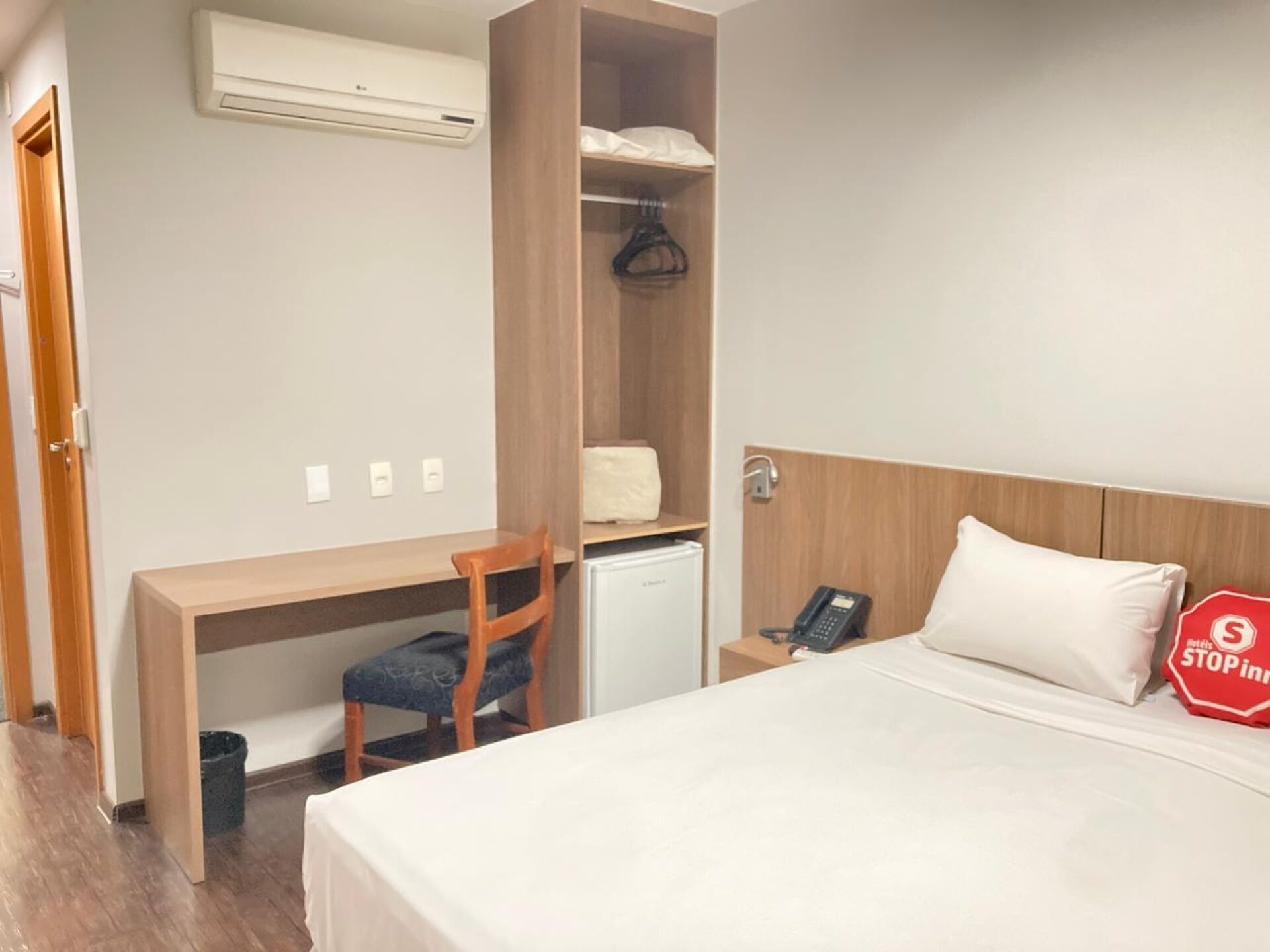 standard double room | minibar, desk, free wifi, bed sheets