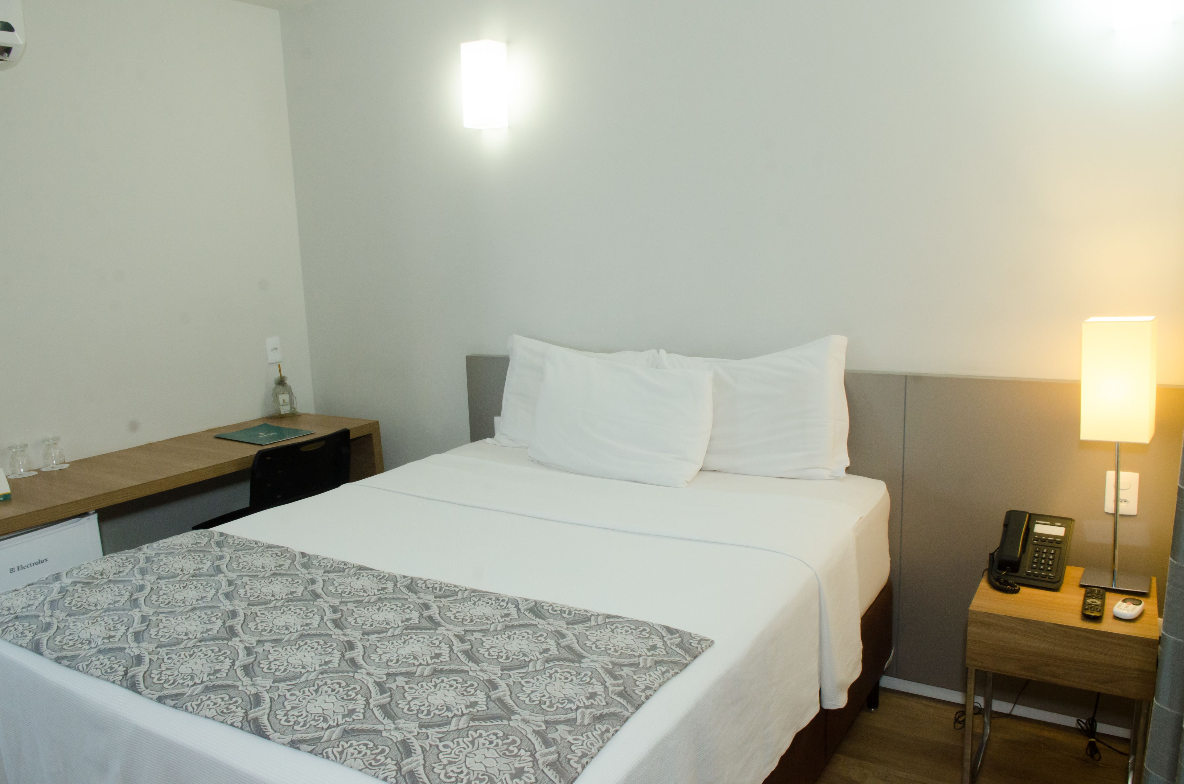 standard double room | 1 bedroom, minibar, in-room safe, desk