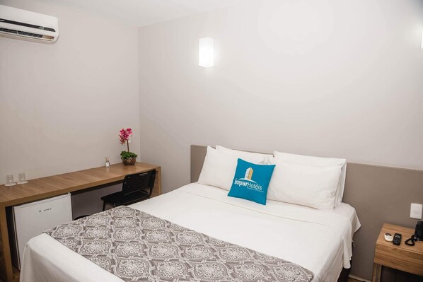 Standard dubbelrum | 1 sovrum, minibar, värdeförvaringsskåp på rummet och skrivbord