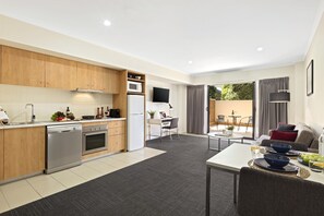 One Bedroom Apartment | Hypo-allergenic bedding, down comforters, minibar, in-room safe - Quest Mont Albert (Mont Albert)