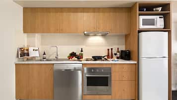 Tủ lạnh, lò vi sóng, bếp nấu, máy rửa bát