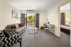 42-inch LCD TV with cable channels, TV, DVD player - Quest Mont Albert (Mont Albert)