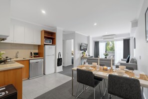 Executive Two Bedroom Apartment | Hypo-allergenic bedding, down comforters, minibar, in-room safe - Quest Mont Albert (Mont Albert)