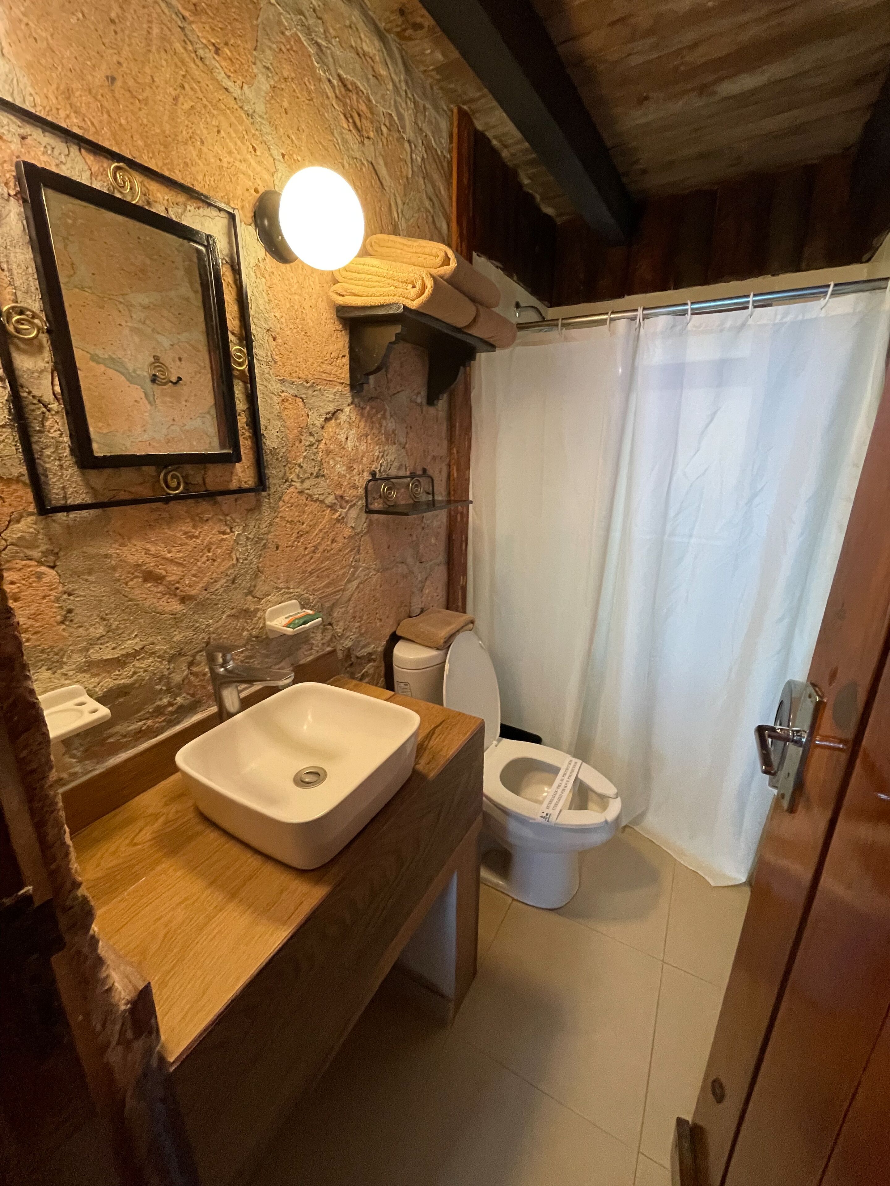 cabin, 2 bedrooms, kitchen | bathroom | shower, free toiletries, towels, soap