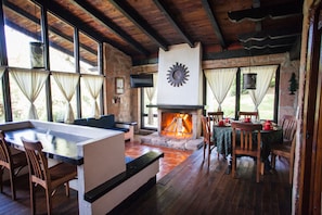 Cabaña, 2 habitaciones, cocina | Caja de seguridad en la habitación, wifi gratis y ropa de cama