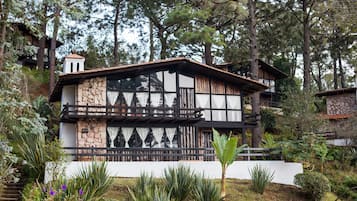 Cabin, 3 Bedrooms, Kitchen | In-room safe, free WiFi, bed sheets