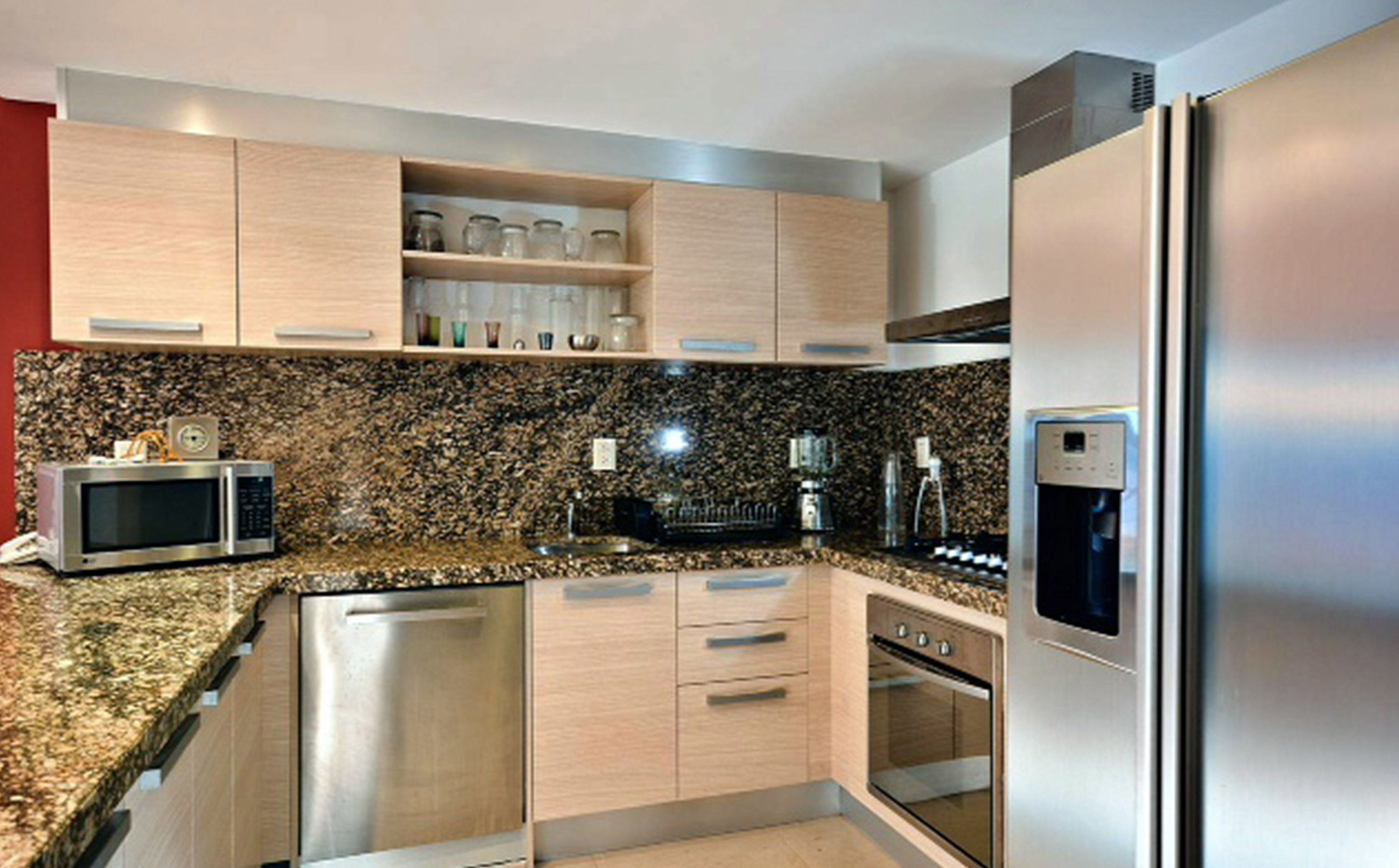 tw marcos | private kitchen | full-sized fridge, microwave, coffee/tea maker, blender